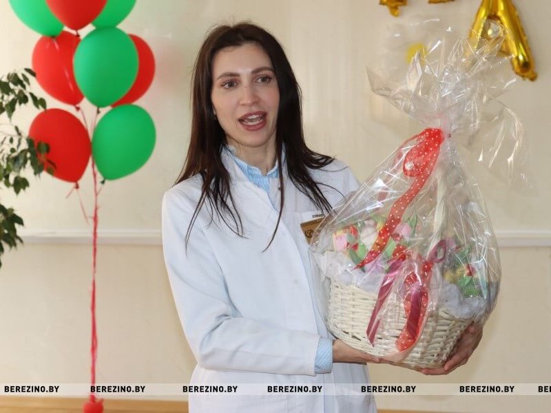 В Березинской ЦРБ поздравили женщин 06.03.2026